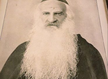 ermenice eski kitap alıyoruz